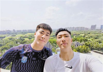 偷窥婶婶的房间